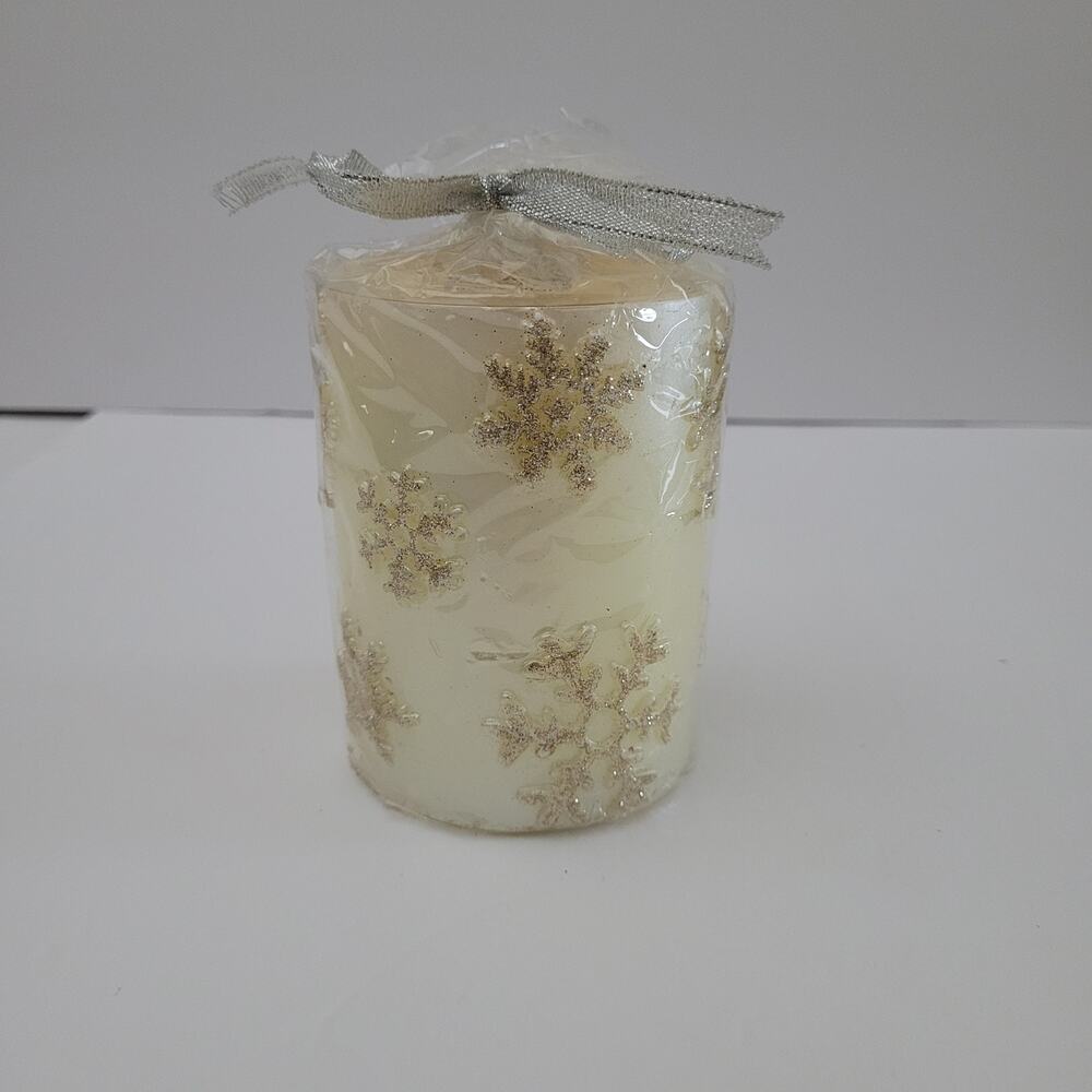 Snowflake Candle 'Midnight Snowfall' Ribbon Wrapped